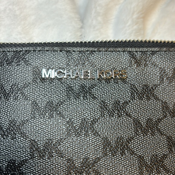 Michael Kors wristlet wallet - Picture 4 of 4